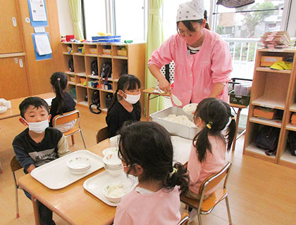 給食の様子